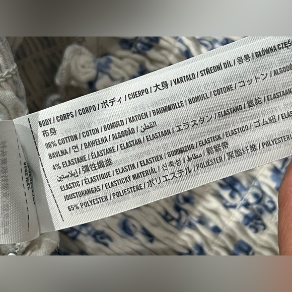 HOLLISTER CALIFORNIA SMOCKED CROPPED FLORAL TOP BLUE SIZE SMALL - Picture 8 of 9